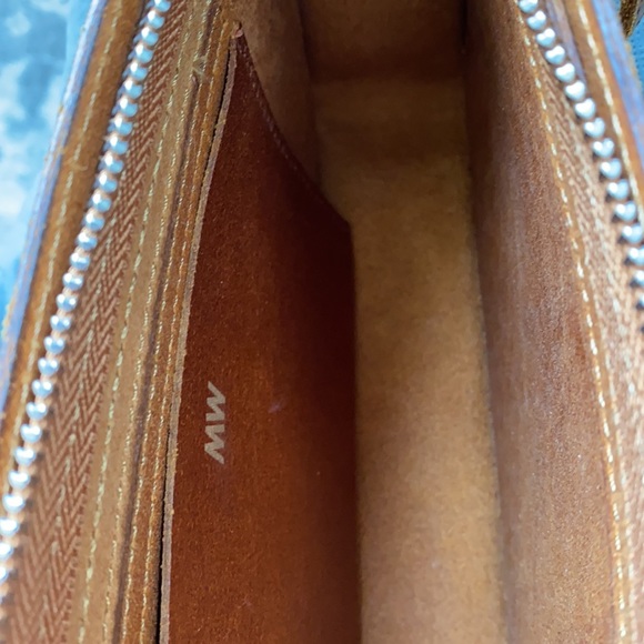 Most Wanted USA The Classic Carryall Leather Cross - Picture 11 of 17